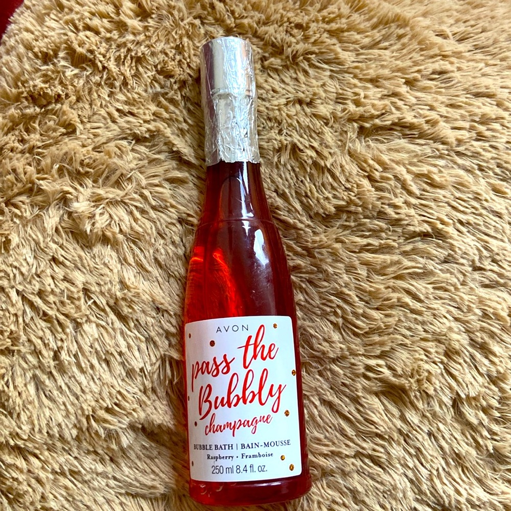 🆕 Avon pass the bubbly champagne bubble bath 250ml